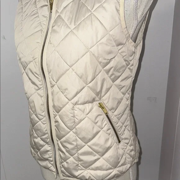 Old Navy Women's Beige Quilted Vest - Picture 2 of 4